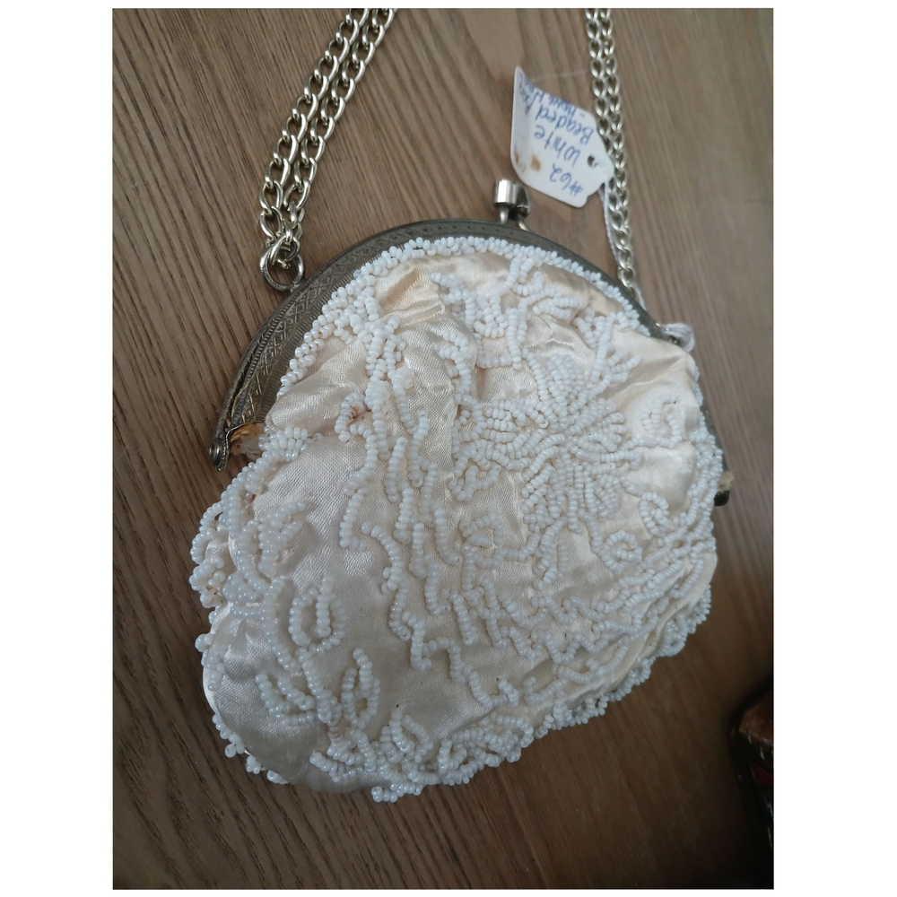 Vintqhe Elegant Cream Beaded Clutch
